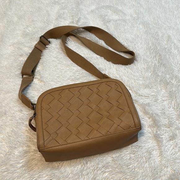 Universal Thread Handbags - 🪁 Universal Thread Crossbody Bag